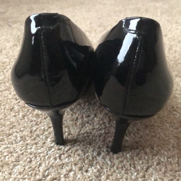 Vince Camuto Patent Leather Peep Toe Heels, Size 7 - Picture 4 of 11